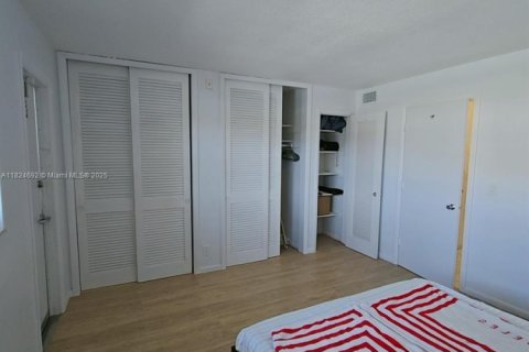 Condo in Hallandale Beach, Florida, 1 bedroom  № 1790671 - photo 15