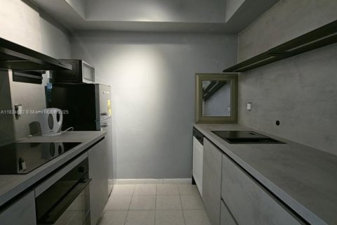 Condo in Hallandale Beach, Florida, 1 bedroom  № 1790671 - photo 3