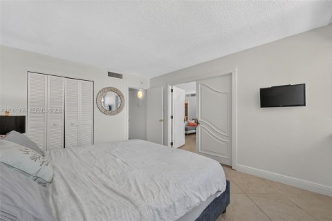Condominio en venta en Hallandale Beach, Florida, 2 dormitorios, 115.94 m2 № 2185351 - foto 14