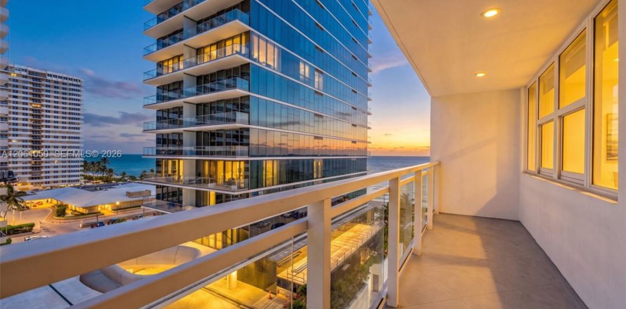 Condominio en Hallandale Beach, Florida, 2 dormitorios № 2185351