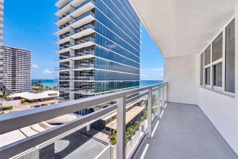 Condominio en venta en Hallandale Beach, Florida, 2 dormitorios, 115.94 m2 № 2185351 - foto 18