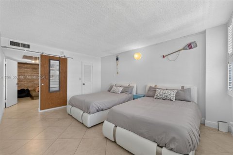 Condominio en venta en Hallandale Beach, Florida, 2 dormitorios, 115.94 m2 № 2185351 - foto 10