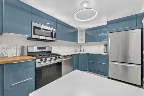 Condominio en venta en Hallandale Beach, Florida, 2 dormitorios, 115.94 m2 № 2185351 - foto 8