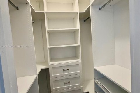 Снять в аренду виллу или дом в Майами, Флорида 3 спальни, 149.85м2, № 1948738 - фото 23