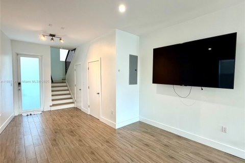 Снять в аренду виллу или дом в Майами, Флорида 3 спальни, 149.85м2, № 1948738 - фото 11