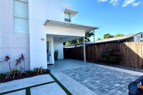 Снять в аренду виллу или дом в Майами, Флорида 3 спальни, 149.85м2, № 1948738 - фото 3