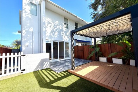 Снять в аренду виллу или дом в Майами, Флорида 3 спальни, 149.85м2, № 1948738 - фото 28