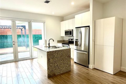 Снять в аренду виллу или дом в Майами, Флорида 3 спальни, 149.85м2, № 1948738 - фото 6