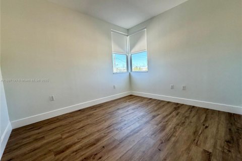 Снять в аренду виллу или дом в Майами, Флорида 3 спальни, 149.85м2, № 1948738 - фото 21