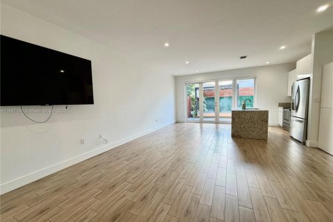 Снять в аренду виллу или дом в Майами, Флорида 3 спальни, 149.85м2, № 1948738 - фото 5