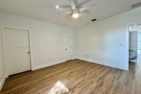 Снять в аренду виллу или дом в Майами, Флорида 3 спальни, 149.85м2, № 1948738 - фото 22