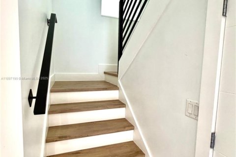 Снять в аренду виллу или дом в Майами, Флорида 3 спальни, 149.85м2, № 1948738 - фото 13