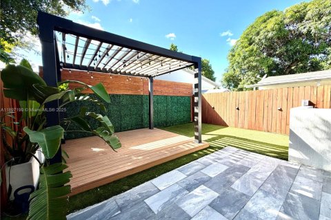 Снять в аренду виллу или дом в Майами, Флорида 3 спальни, 149.85м2, № 1948738 - фото 26