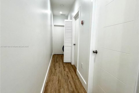 Снять в аренду виллу или дом в Майами, Флорида 3 спальни, 149.85м2, № 1948738 - фото 15