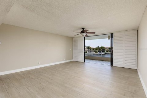 Copropriété à louer à Saint Petersburg, Floride: 2 chambres, 131.46 m2 № 2385587 - photo 18