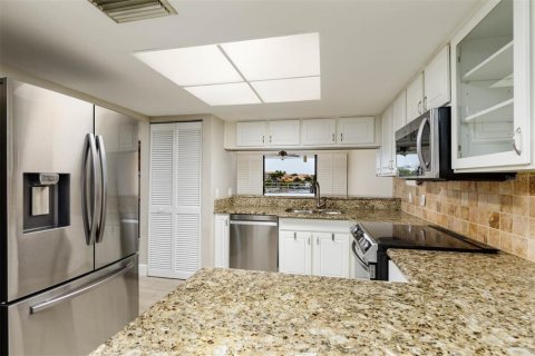 Copropriété à louer à Saint Petersburg, Floride: 2 chambres, 131.46 m2 № 2385587 - photo 8