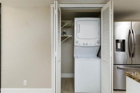 Copropriété à louer à Saint Petersburg, Floride: 2 chambres, 131.46 m2 № 2385587 - photo 11