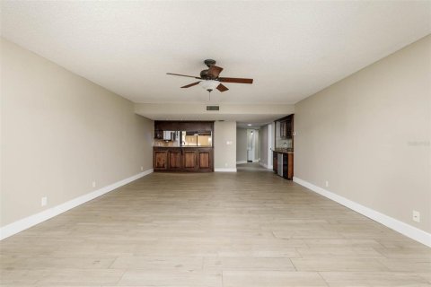 Copropriété à louer à Saint Petersburg, Floride: 2 chambres, 131.46 m2 № 2385587 - photo 7