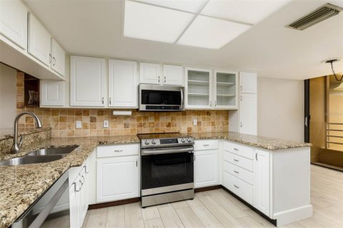 Copropriété à louer à Saint Petersburg, Floride: 2 chambres, 131.46 m2 № 2385587 - photo 9