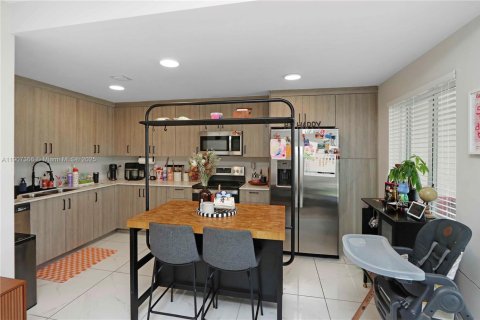 Купить таунхаус в Хомстед, Флорида 4 спальни, 129.88м2, № 1963876 - фото 4