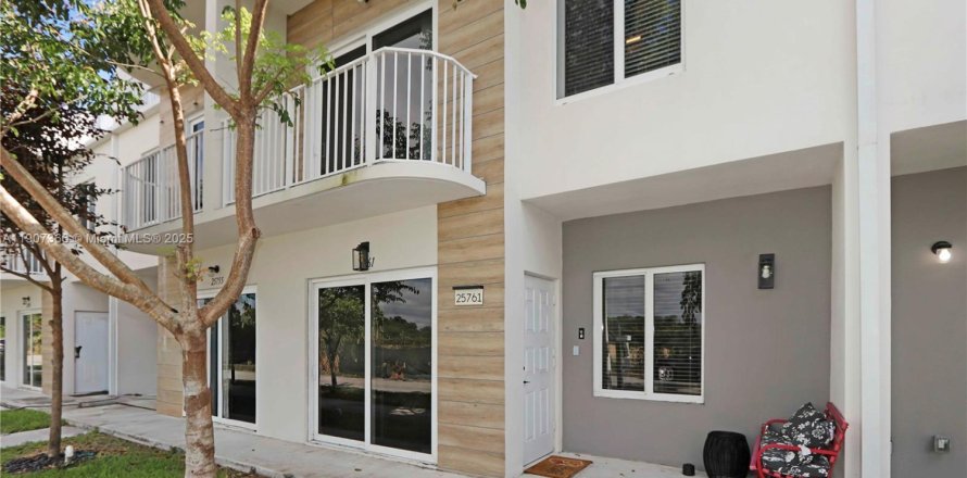 Таунхаус в Хомстед, Флорида 4 спальни, 129.88м2 № 1963876