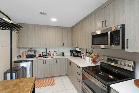 Купить таунхаус в Хомстед, Флорида 4 спальни, 129.88м2, № 1963876 - фото 6