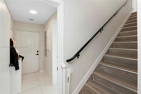 Купить таунхаус в Хомстед, Флорида 4 спальни, 129.88м2, № 1963876 - фото 13