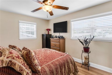 House in Tampa, Florida 3 bedrooms, 117.06 sq.m. № 1865938 - photo 13