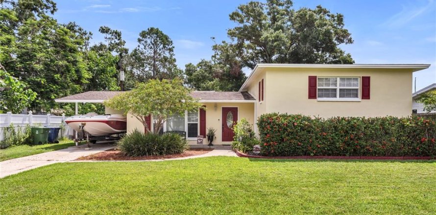 House in Tampa, Florida 3 bedrooms, 117.06 sq.m. № 1865938