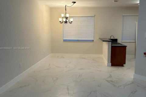 Adosado en alquiler en Miramar, Florida, 4 dormitorios, 137.59 m2 № 1989193 - foto 19