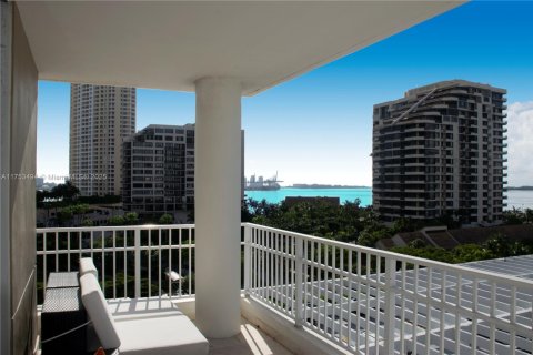 Condo in Miami, Florida, 2 bedrooms № 1958307 - photo 9