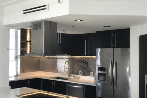 Condo in Miami, Florida, 2 bedrooms № 1958307 - photo 5