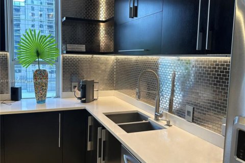 Condo in Miami, Florida, 2 bedrooms № 1958307 - photo 6