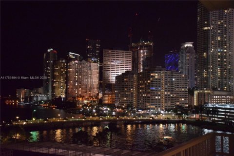 Condo in Miami, Florida, 2 bedrooms № 1958307 - photo 1