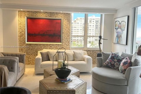 Condo in Miami, Florida, 2 bedrooms № 1958307 - photo 7