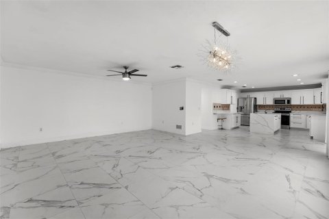 House in Land O' Lakes, Florida 4 bedrooms, 278.89 sq.m. № 1805120 - photo 28