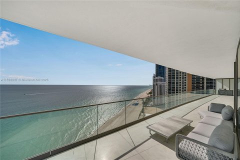 Condominio en venta en Sunny Isles Beach, Florida, 4 dormitorios, 293.29 m2 № 2012646 - foto 14