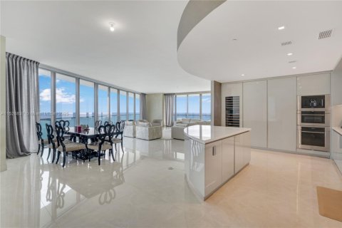 Condominio en venta en Sunny Isles Beach, Florida, 4 dormitorios, 293.29 m2 № 2012646 - foto 5
