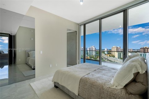 Condominio en venta en Sunny Isles Beach, Florida, 4 dormitorios, 293.29 m2 № 2012646 - foto 10