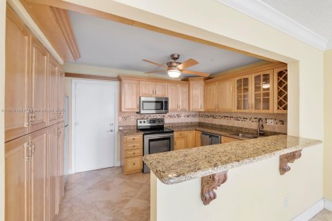 Condo in Hollywood, Florida, 2 bedrooms  № 1875735 - photo 10