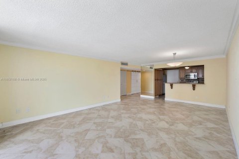Condo in Hollywood, Florida, 2 bedrooms  № 1875735 - photo 15