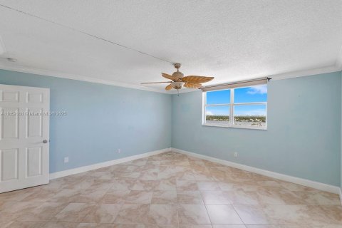 Condo in Hollywood, Florida, 2 bedrooms  № 1875735 - photo 20