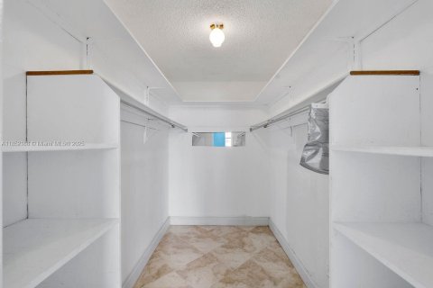 Condo in Hollywood, Florida, 2 bedrooms  № 1875735 - photo 22