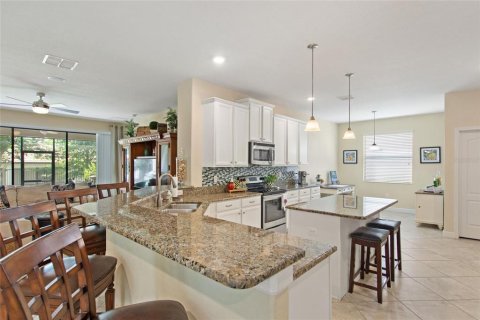 Villa ou maison à vendre à Davenport, Floride: 4 chambres, 212.47 m2 № 2419277 - photo 4
