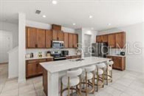 Casa en alquiler en Kissimmee, Florida, 4 dormitorios, 275.27 m2 № 2119921 - foto 10