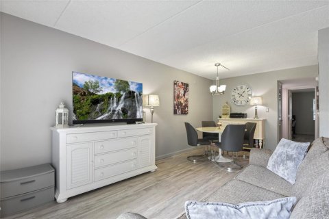 Condo in Winter Park, Florida, 1 bedroom  № 1797999 - photo 15