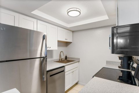 Condo in Winter Park, Florida, 1 bedroom  № 1797999 - photo 11