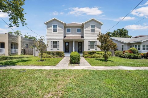 Townhouse in Tampa, Florida 4 bedrooms, 190.45 sq.m. № 2362697