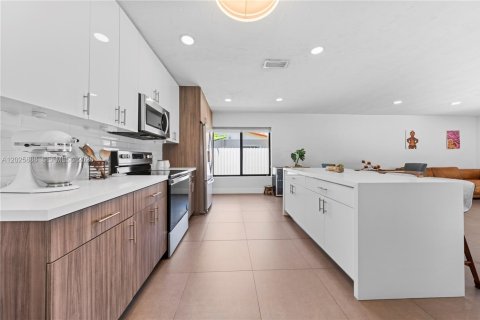 Villa ou maison à vendre à Miami, Floride: 3 chambres, 155.7 m2 № 2146473 - photo 15