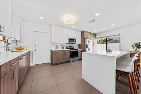 Villa ou maison à vendre à Miami, Floride: 3 chambres, 155.7 m2 № 2146473 - photo 17